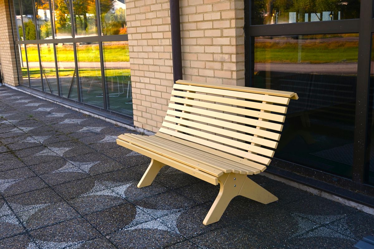 Lund benk 139 cm - sommergul