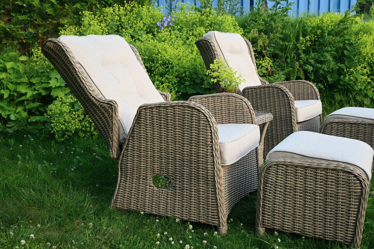 Caledonia hvilestol sett 2 regulerbare stoler+paller m/puter+bord - natur/beigemelert